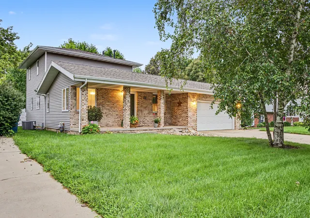 Photo 2 of Sale Pending at 808 N Mohave Dr, Pontiac, IL 61764 | MLS# 12731419 | Listing updated on 2026-10-06