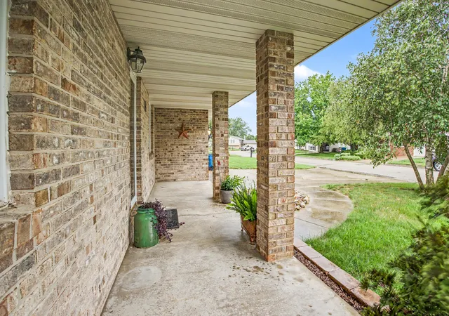 Photo 3 of Sale Pending at 808 N Mohave Dr, Pontiac, IL 61764 | MLS# 12731419 | Listing updated on 2026-10-06