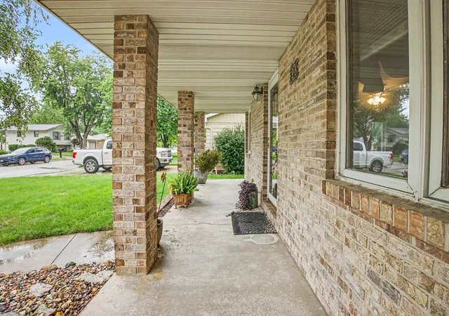 Photo 3 of Sale Pending at 808 N Mohave Dr, Pontiac, IL 61764 | MLS# 12731419 | Listing updated on 2026-10-06