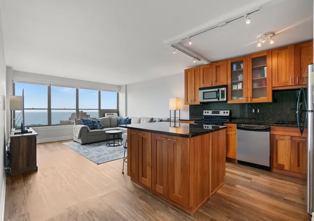 Photo 3 of Sale Pending at 2930 N Sheridan Rd #2108, Chicago, IL 60657 | MLS# 12731549 | Listing updated on 2026-09-23
