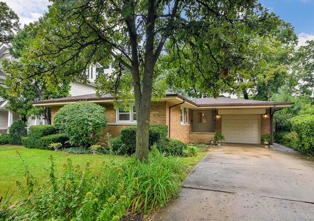 Photo 1 of Single family home for sale at 447 Lowell Ave, Glen Ellyn, IL 60137 | MLS# 12731577 | Listing updated on 2026-10-17