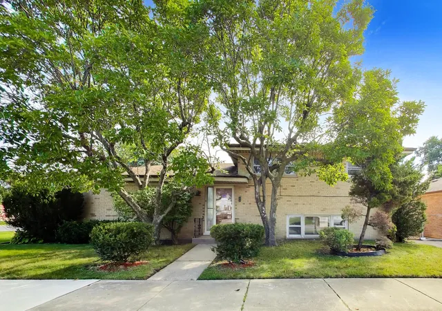 Photo 1 of Single family home for sale at 5545 Oakton St, Morton Grove, IL 60053 | MLS# 12731627 | Listing updated on 2026-09-24