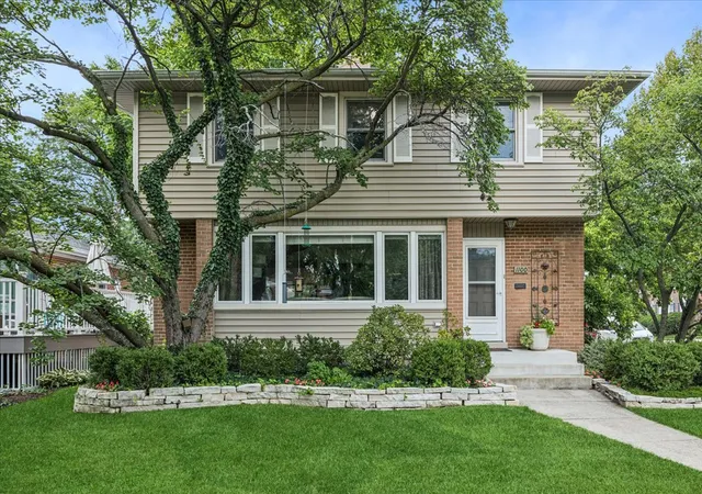 Photo 1 of Single family home for sale at 1100 N Oak Park Ave, Oak Park, IL 60302 | MLS# 12731628 | Listing updated on 2026-09-14