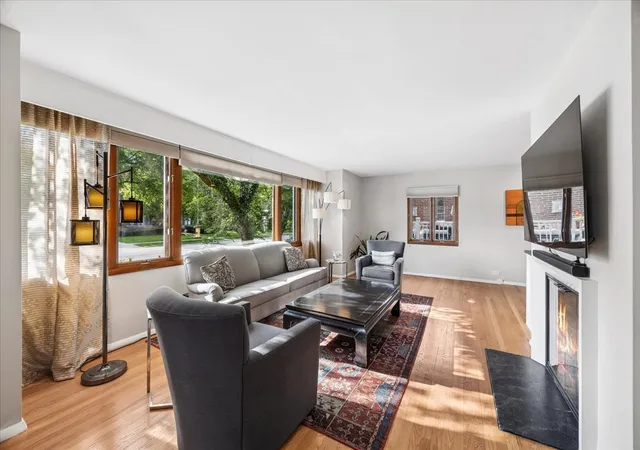 Photo 2 of Single family home for sale at 1100 N Oak Park Ave, Oak Park, IL 60302 | MLS# 12731628 | Listing updated on 2026-09-14
