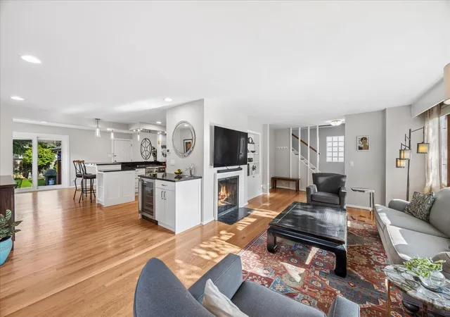 Photo 4 of Single family home for sale at 1100 N Oak Park Ave, Oak Park, IL 60302 | MLS# 12731628 | Listing updated on 2026-09-14