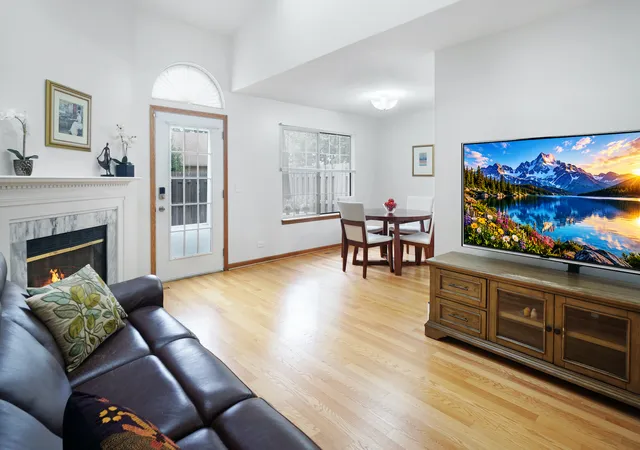Photo 3 of Townhouse for sale at 218 Woodstone Dr, Buffalo Grove, IL 60089 | MLS# 12731636 | Listing updated on 2026-09-23