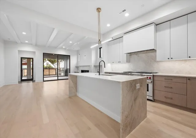 Photo 2 of Condo for sale at 2644 N Lakewood Ave #2N, Chicago, IL 60614 | MLS# 12731733 | Listing updated on 2026-09-23