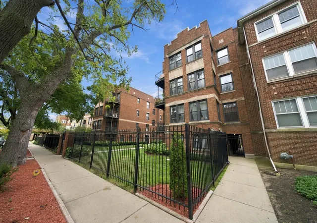 Photo 3 of Condo for sale at 1627 W Fargo Ave #1S, Chicago, IL 60626 | MLS# 12731740 | Listing updated on 2026-10-06