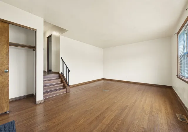 Photo 3 of Single family home for sale at 524 Hirsch Ave, Calumet City, IL 60409 | MLS# 12731755 | Listing updated on 2026-09-29