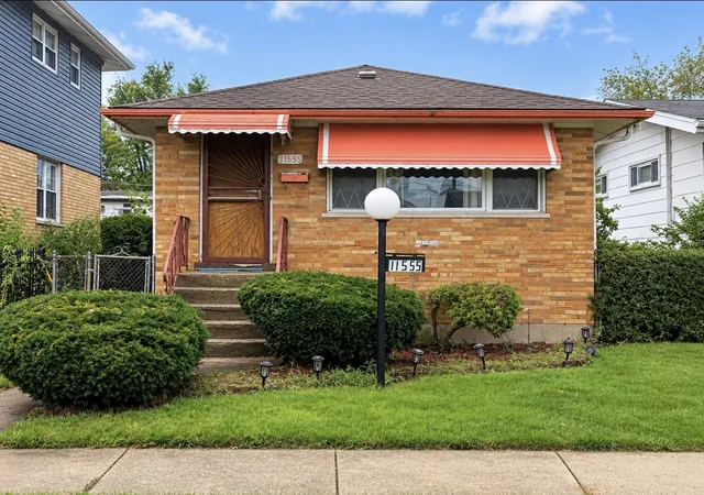 Single family home for sale at 11555 S Justine St, Chicago, IL 60643 | MLS# 12731777