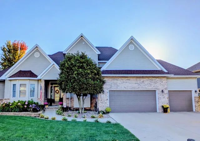 Single family home for sale at 20 Knollbrook Ct, Bloomington, IL 61705 | MLS# 12731837