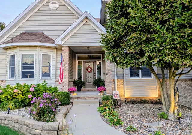 Photo 1 of Single family home for sale at 20 Knollbrook Ct, Bloomington, IL 61705 | MLS# 12731837 | Listing updated on 2026-10-27