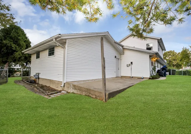 Photo 3 of Single family home for sale at 1235 W Schaumburg Rd, Schaumburg, IL 60194 | MLS# 12731935 | Listing updated on 2026-09-13