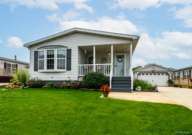 Photo 1 of Sale Pending at 22942 S Glen Eagle Dr, Frankfort, IL 60423 | MLS# 12731936 | Listing updated on 2026-08-30