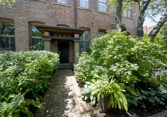 Photo 1 of Sale Pending at 1701 W Terra Cotta Pl #E, Chicago, IL 60614 | MLS# 12731963 | Listing updated on 2026-09-19