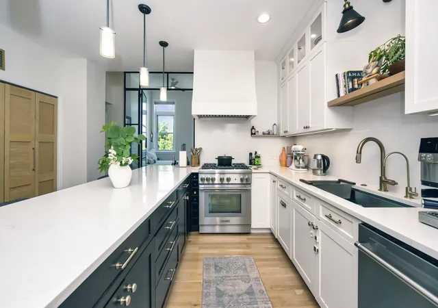 Photo 3 of Sale Pending at 1701 W Terra Cotta Pl #E, Chicago, IL 60614 | MLS# 12731963 | Listing updated on 2026-09-19