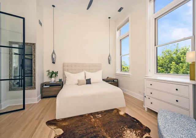 Photo 3 of Sale Pending at 1701 W Terra Cotta Pl #E, Chicago, IL 60614 | MLS# 12731963 | Listing updated on 2026-09-19