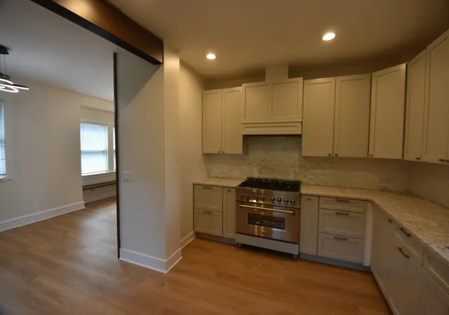 Photo 4 of Single family home for sale at 339 N Ridgeland Ave, Elmhurst, IL 60126 | MLS# 12731973 | Listing updated on 2026-10-08