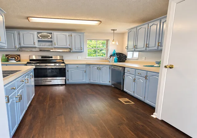 Photo 3 of Manufactured home for sale at 22734 Ravisloe Ln, Frankfort, IL 60423 | MLS# 12731979 | Listing updated on 2026-09-23