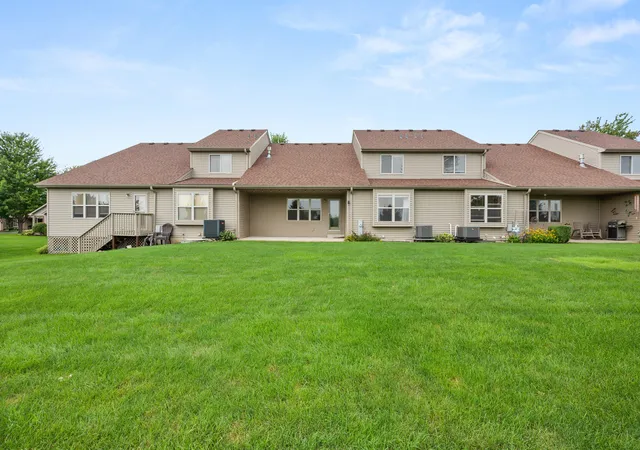 Photo 4 of Sale Pending at 736 Dolores Ln, Sycamore, IL 60178 | MLS# 12731995 | Listing updated on 2026-09-04