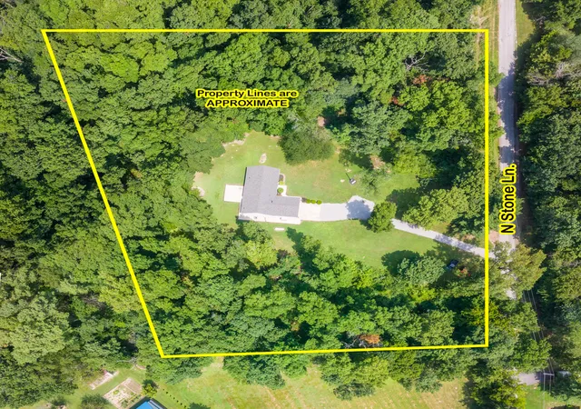 Photo 2 of Single family home for sale at 15577 N Stone Ln, Mt Vernon, IL 62864 | MLS# 12732018 | Listing updated on 2026-09-01