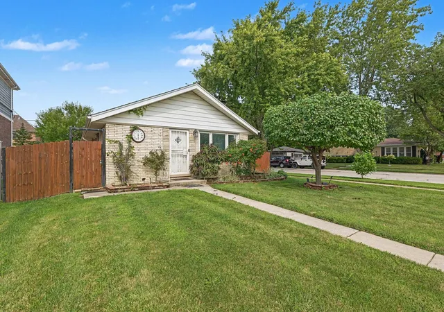 Photo 1 of Single family home for sale at 9002 S Parkside Ave, Oak Lawn, IL 60453 | MLS# 12732024 | Listing updated on 2026-09-15