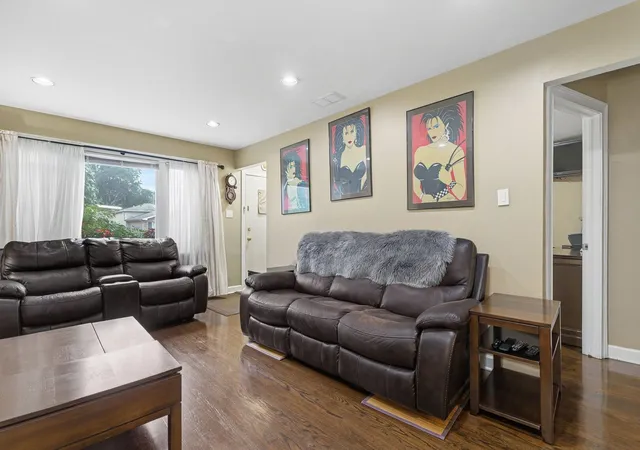 Photo 4 of Single family home for sale at 9002 S Parkside Ave, Oak Lawn, IL 60453 | MLS# 12732024 | Listing updated on 2026-09-15