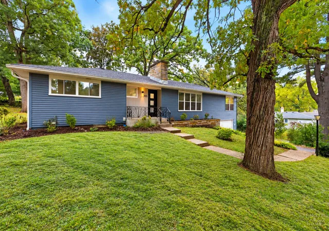 Photo 3 of Single family home for sale at 355 Hiawatha Dr, Lake In The Hills, IL 60156 | MLS# 12732031 | Listing updated on 2026-10-07