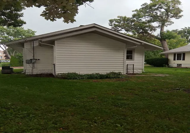 Photo 3 of Single family home for sale at 1104 N Jefferson St, Harvard, IL 60033 | MLS# 12732131 | Listing updated on 2026-10-07