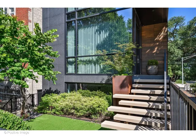 Photo 2 of Single family home for sale at 2029 N Hoyne Ave, Chicago, IL 60647 | MLS# 12732201 | Listing updated on 2026-09-15