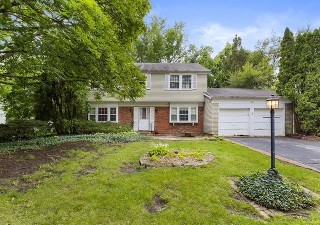 Photo 1 of Sale Pending at 1054 Alden Ln, Buffalo Grove, IL 60089 | MLS# 12732221 | Listing updated on 2026-09-02