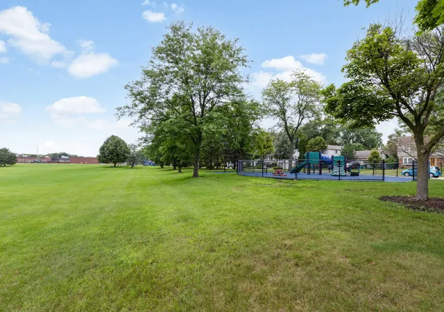 Photo 16 of Sale Pending at 1054 Alden Ln, Buffalo Grove, IL 60089 | MLS# 12732221 | Listing updated on 2026-09-02