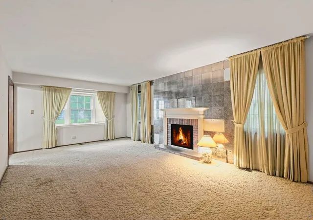 Photo 4 of Sale Pending at 1054 Alden Ln, Buffalo Grove, IL 60089 | MLS# 12732221 | Listing updated on 2026-09-02