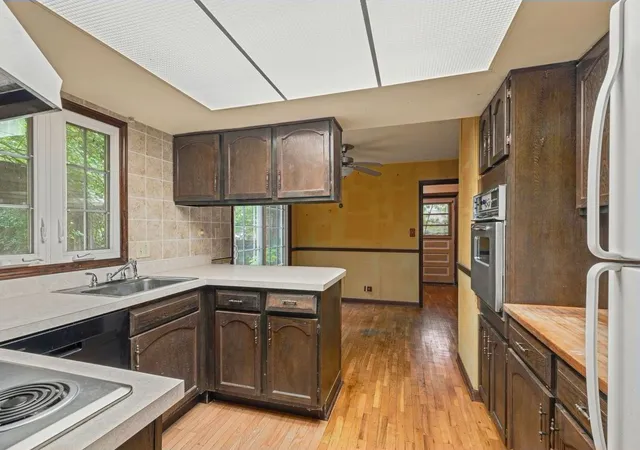 Photo 5 of Sale Pending at 1054 Alden Ln, Buffalo Grove, IL 60089 | MLS# 12732221 | Listing updated on 2026-09-02