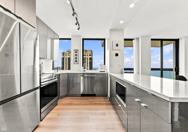 Photo 3 of Condo for sale at 1660 N La Salle Dr #3911, Chicago, IL 60614 | MLS# 12732265 | Listing updated on 2026-09-25