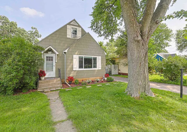 Photo 2 of Single family home for sale at 1429 Ridgeway Ave, Round Lake Beach, IL 60073 | MLS# 12732290 | Listing updated on 2026-09-15