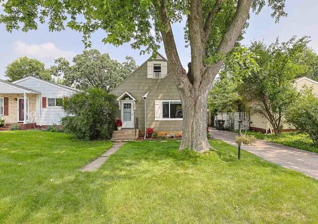 Photo 3 of Single family home for sale at 1429 Ridgeway Ave, Round Lake Beach, IL 60073 | MLS# 12732290 | Listing updated on 2026-09-15