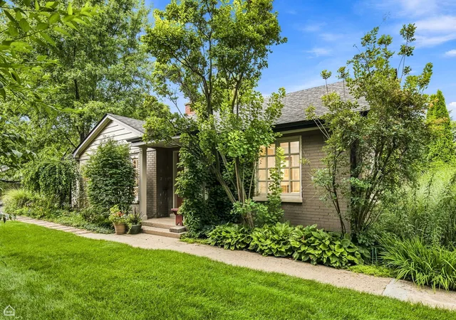 Photo 1 of Single family home for sale at 901 Cherokee Rd, Wilmette, IL 60091 | MLS# 12732318 | Listing updated on 2026-10-05