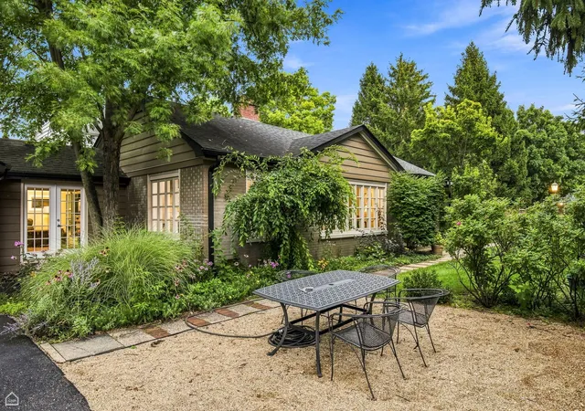 Photo 4 of Single family home for sale at 901 Cherokee Rd, Wilmette, IL 60091 | MLS# 12732318 | Listing updated on 2026-10-05