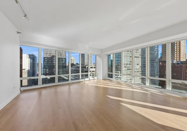 Photo 4 of Condo for sale at 57 E Delaware Pl #1802, Chicago, IL 60611 | MLS# 12732319 | Listing updated on 2026-10-10