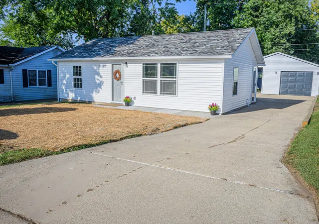 Photo 1 of Single family home for sale at 3019 Robert St, Bloomington, IL 61704 | MLS# 12732326 | Listing updated on 2026-09-30