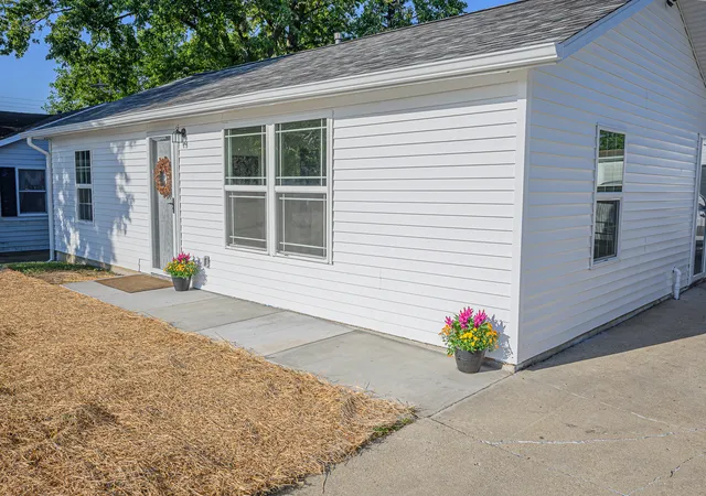 Photo 2 of Single family home for sale at 3019 Robert St, Bloomington, IL 61704 | MLS# 12732326 | Listing updated on 2026-09-30