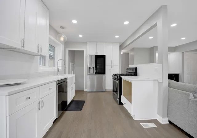 Photo 3 of Single family home for sale at 5730 S Oak Park Ave, Chicago, IL 60638 | MLS# 12732407 | Listing updated on 2026-09-13