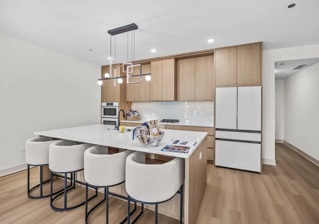 Listing Photo 5 - Condo for sale in building located at 4441 S Vincennes Ave, Chicago, IL 60653 - Unit #1