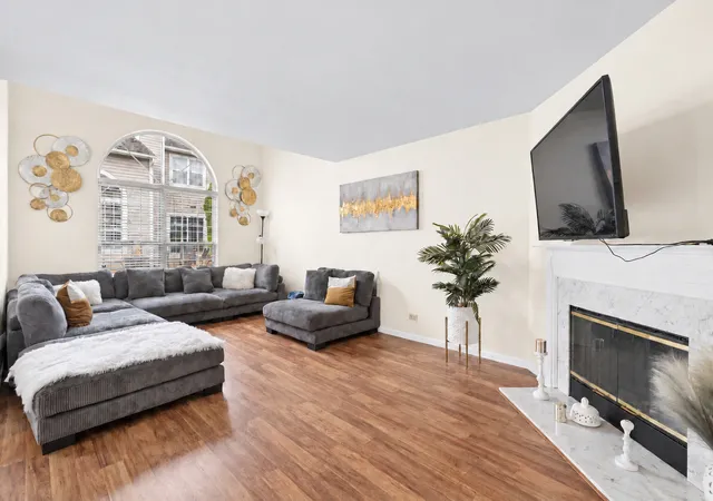 Photo 3 of Townhouse for sale at 34313 N Homestead Rd, Gurnee, IL 60031 | MLS# 12732603 | Listing updated on 2026-09-23