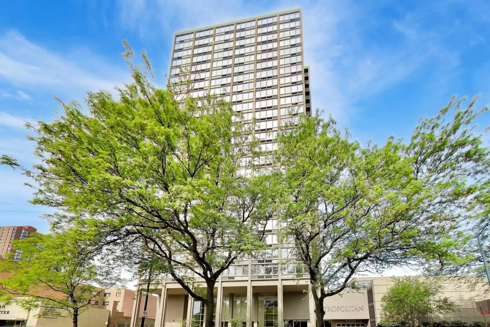 Listing Photo 2 - Condo for sale in 5320 N Sheridan Rd located at 5320 N Sheridan Rd, Chicago, IL 60640 - Unit #1509