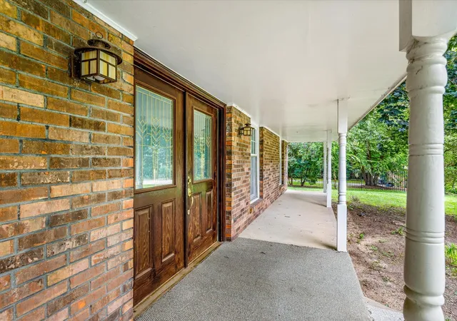 Photo 3 of Single family home for sale at 1718 Jacoby Pl, Rockford, IL 61107 | MLS# 12732669 | Listing updated on 2026-10-05