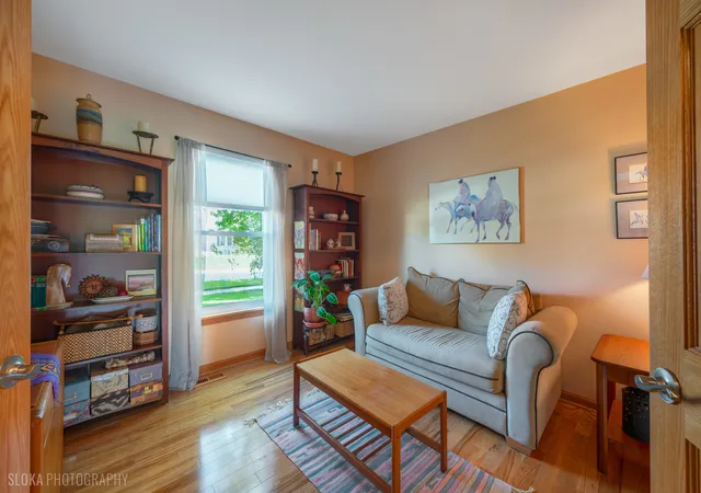 Photo 4 of Single family home for sale at 402 Hubbard Ln, Lake Villa, IL 60046 | MLS# 12732690 | Listing updated on 2026-09-14