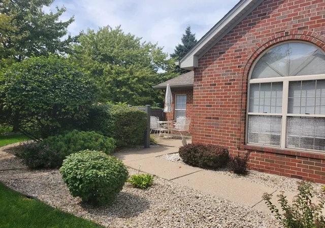 Photo 2 of Townhouse for sale at 103 162 Avenue #3C, South Holland, IL 60473 | MLS# 12732716 | Listing updated on 2026-10-09