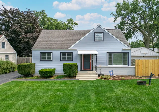 Photo 1 of Single family home for sale at 639 N Edgewood Ave, Lombard, IL 60148 | MLS# 12732752 | Listing updated on 2026-10-02